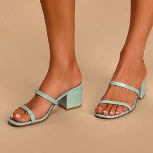 STEVE MADDEN teal mule in size 6.